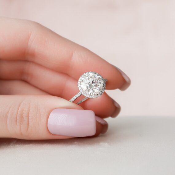 3.0 CT Round Cut Halo Moissanite Diamond Engagement Ring